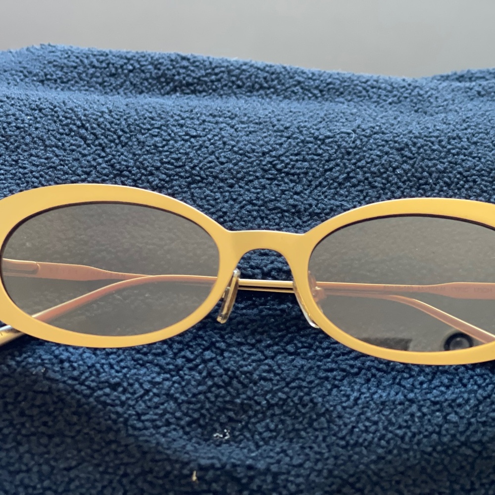 Elisa Jonson Lyric Leigh in Gold sunglasses